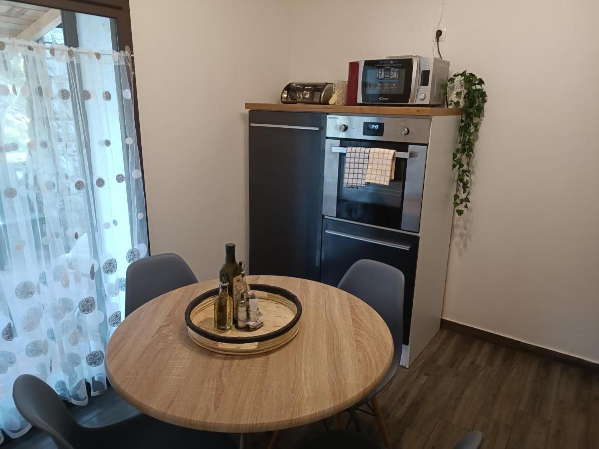 Apartman Hric -50M Od Plaze- Mali Lošinj Exterior foto